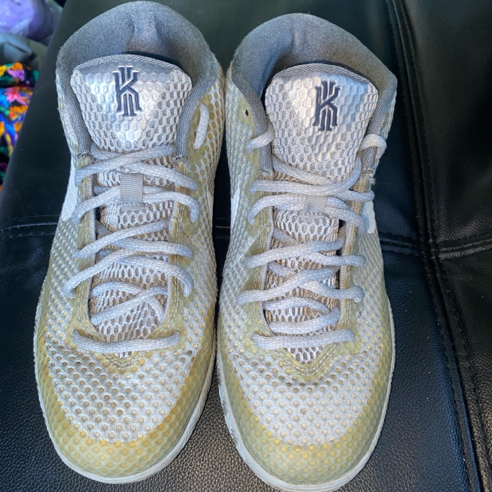 Nike Kyrie 1 "Wolf Grey" basketball shoes Kids Size 5Y 2014 Release